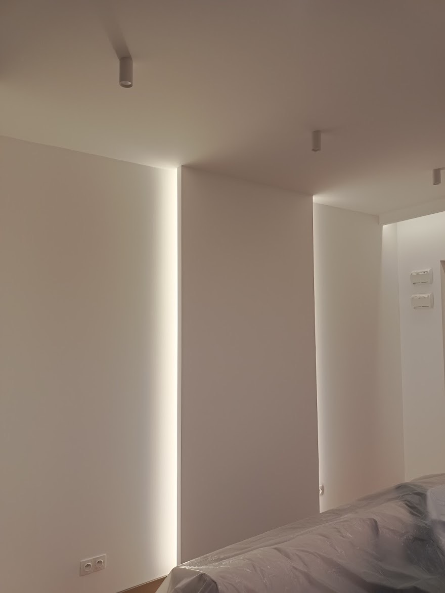 Zabudowa z ukrytym podświetleniem LED